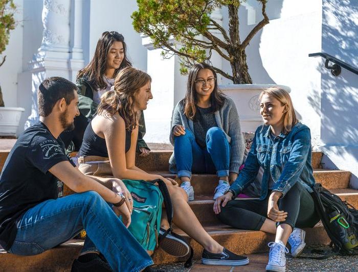 Students hangout at steps of SMC building